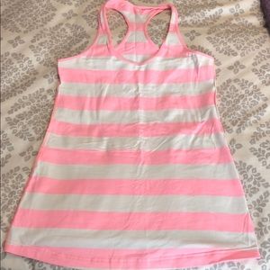 Lululemon workout tank.